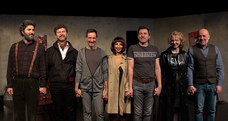Das Ensemble auf der Bühne